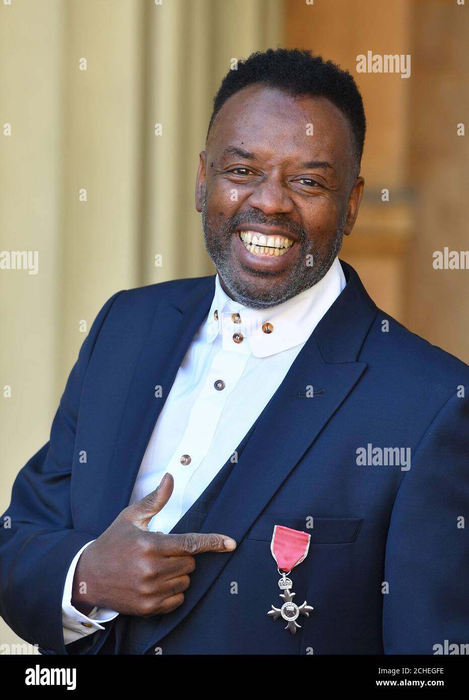 David Grant porte son MBE à la suite d'une cérémonie d'investiture à Buckingham Palace, Londres. Banque D'Images