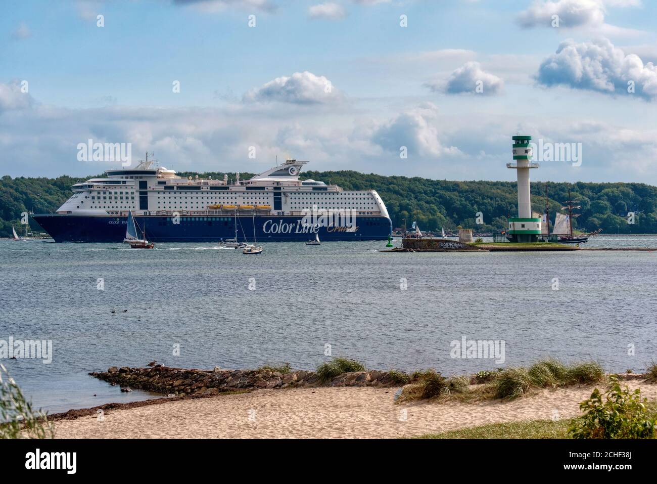 KIEL, ALLEMAGNE - 12 SEPTEMBRE 2020 : la fantaisie des couleurs commence dans le port de Kiel sur son chemin de Kiel à Oslo. Banque D'Images