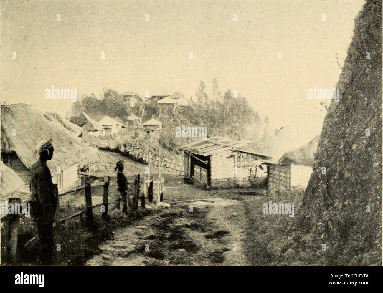 . Java, Sumatra et les autres îles des Antilles néerlandaises. Au milieu d'une vallée qui cultive en jardin, Malang offre au bout de chaque rue le splendide panorama des montagnes. Les aloun-aloun, les Waringins et les mangues et les arbres à pain qui poussent le long de ses frontières ou des groupes éparpillés en plein air, sont entourés par l'AssistantResidency, la Régence, la mosquée, les bâtiments publics nécessaires, l'église, et tous les signes de la vie ou-ganisés et officielle ; Le kampongshang natif et chinois à la périphérie de ce quartier aristocratique, faisant la banlieue de la Banque D'Images