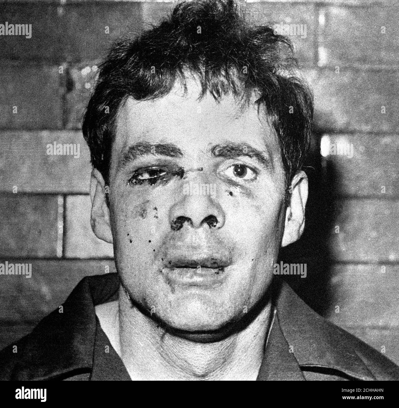 Serie Sur Un Tueur En Serie Membre De La Police Donald Neilsen, le tueur en série connu de la police et du public comme «  le Panther noir » après son arrestation à Rainworth, dans le  Nottinghamshire, où il a reçu de