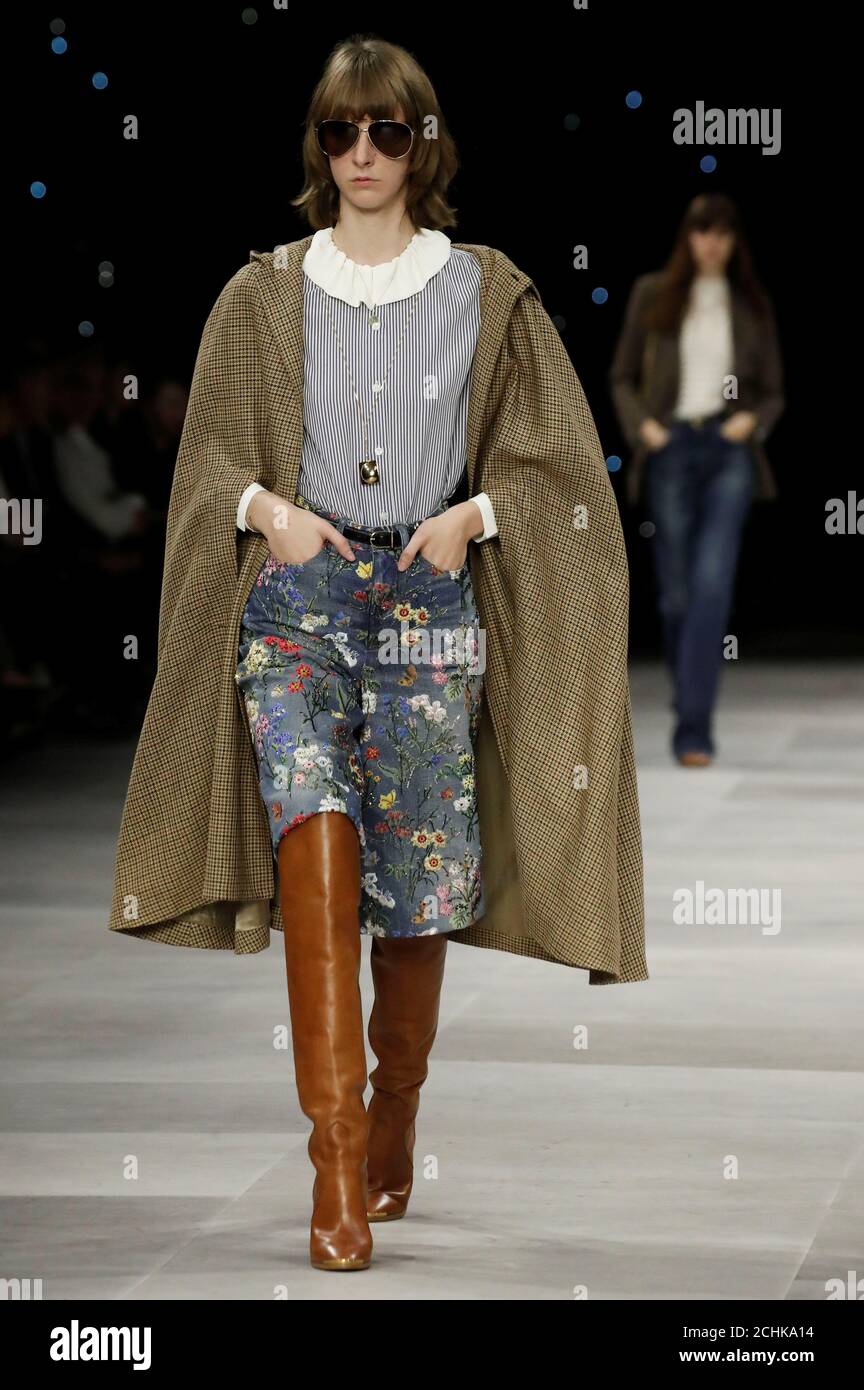 Les modèles présentent des créations de la designer Hedi Slimane dans le  cadre de son spectacle de collection prêt-à-porter pour femmes  Printemps/été 2020 pour la maison de mode Céline lors de la