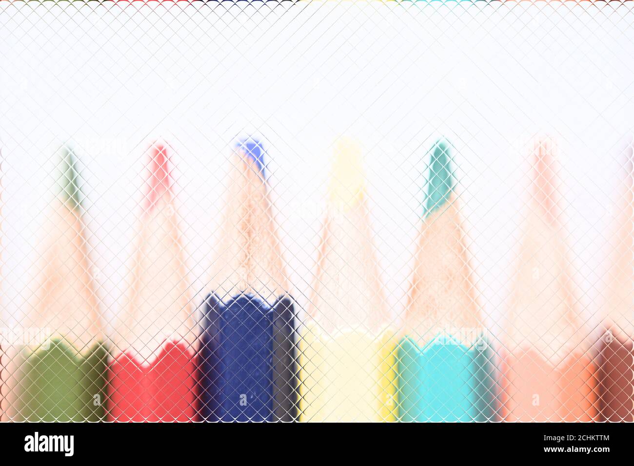 Crayons de couleur dans un emballage en plastique Banque D'Images