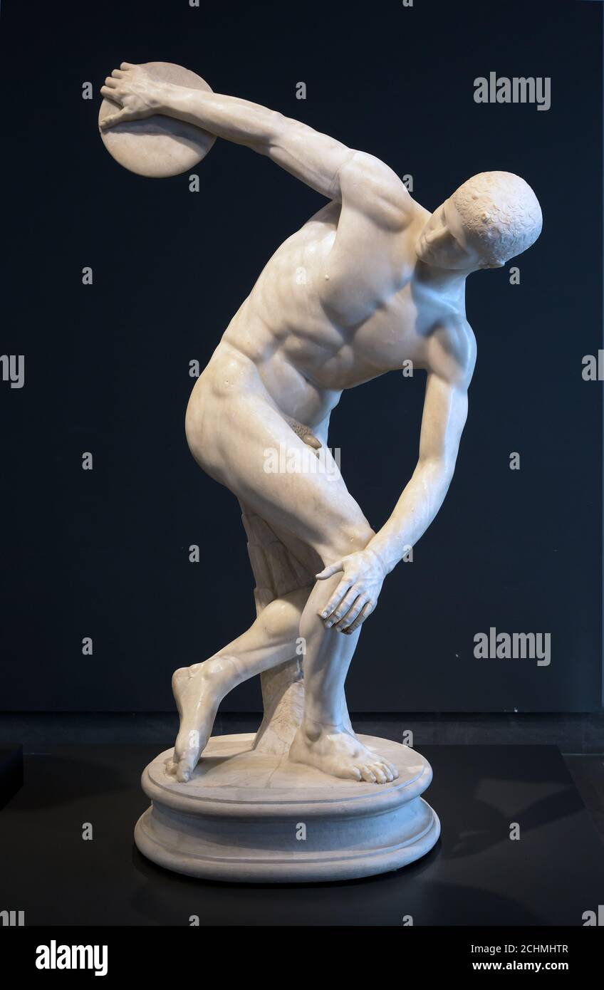 Célèbre statue de Discus Thrower dans le musée national romain de Rome, Italie. Banque D'Images