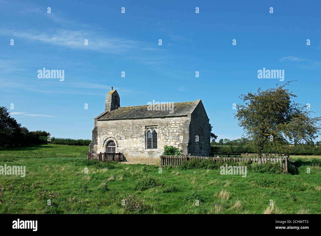 L'église St Mary's, Lead, maintenant à elle seule dans un champ près de Saxton, North Yorkshire, Angleterre Royaume-Uni Banque D'Images