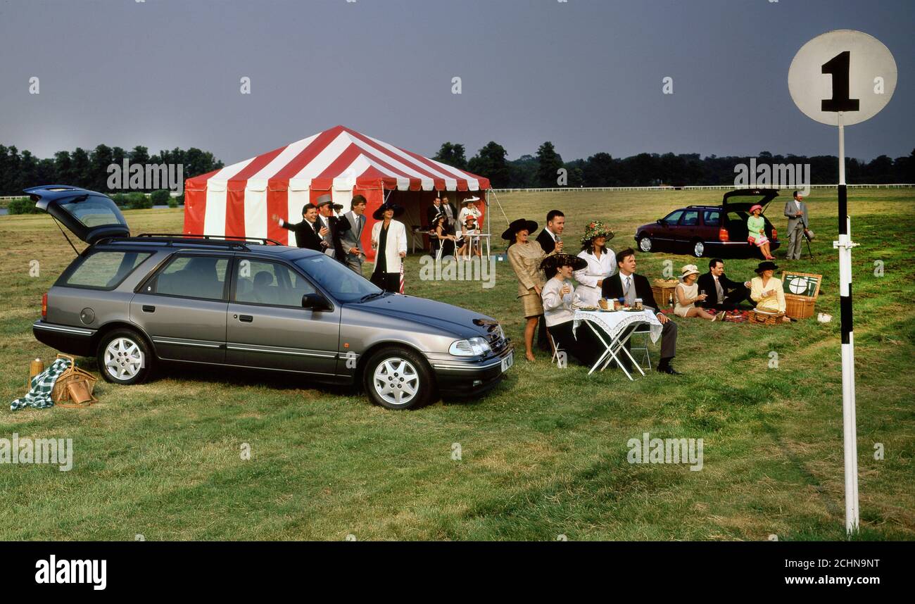 1992 Ford Scorpio Estate au circuit de Kempton Park Londres, Royaume-Uni Banque D'Images