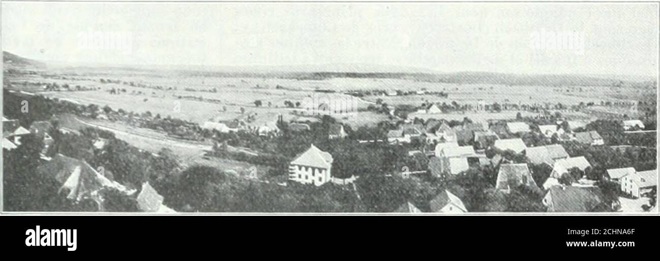 . Dictionnaire géographique de la Suisse; publié sous les auspices de la Société neuchâteloise de géographie, et sous la direction de Charles Knapp, Maurice Borel, cartographe, et de V. Attinger, éditeur, avec des collaborateurs de tous les cantons . au niveau du plateau.On panne de la source de klus les belles sources, De Wi-dlisbach pi es Soleure, de Grangeschen Grenchen), de Gânsbrunnen, Mel-■ etc. [ D Louis Rolxibh. ] Hydrographie. Le canton de So-leure présente tout au bas-Sin du Rhin ; ses eaux -oui pecui illies par deux grandes rivières, I Auet la Birse, auxquelles sur le touret ajou-ter le Bi Banque D'Images