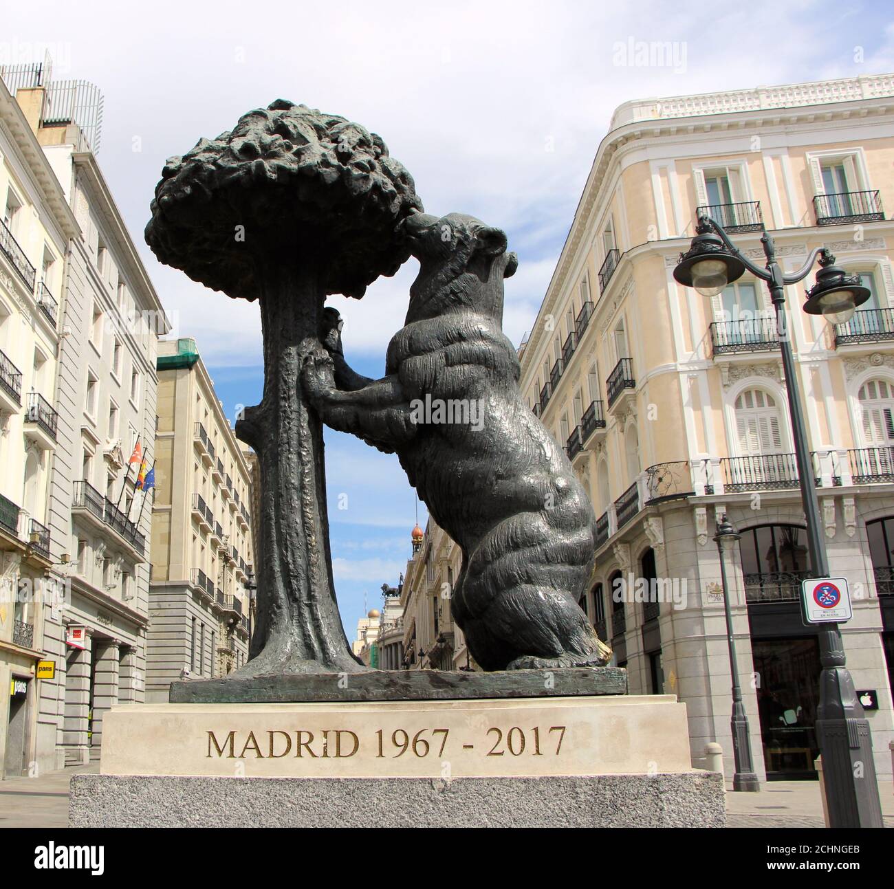 Statue de l'ours et de l'arbre de la fraise par sculpteur Antonio Navarro Santafé Puerta del sol Madrid Espagne Banque D'Images