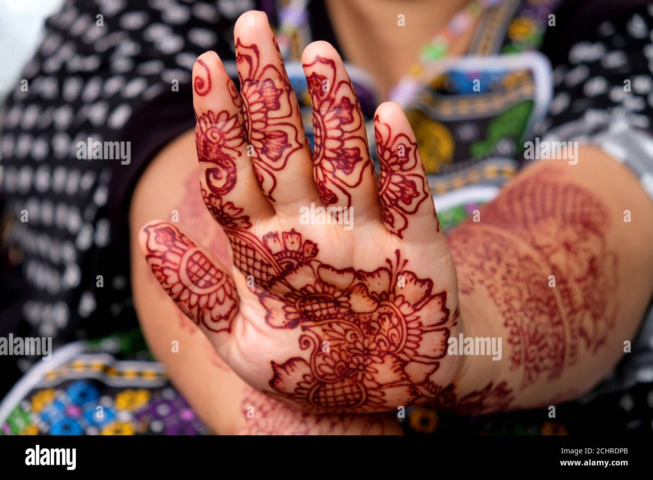 Femme thaïlandaise à Bangkok avec tatouages au henné Banque D'Images