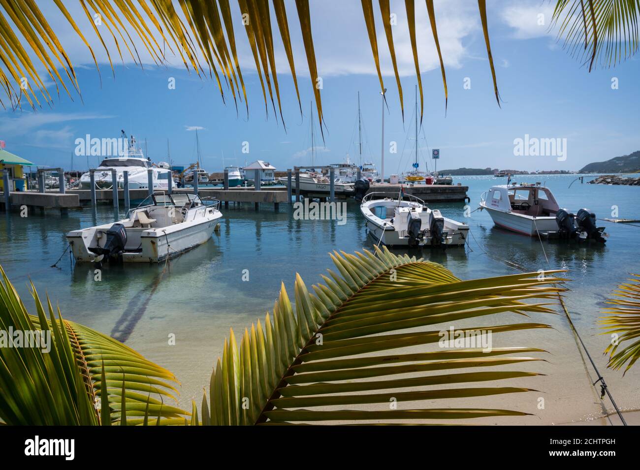 Plages et eaux turquoise à Philipsburg, la capitale de la moitié hollandaise de l'île de St Martin Banque D'Images