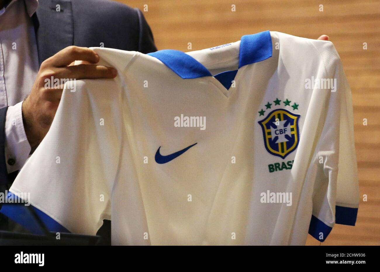 Football football - Copa America 2019 équipe brésilienne annoncé - Rio de  Janeiro, Brésil - 17 mai 2019 le nouveau maillot du Brésil, le Brésil n'a  pas utilisé la couleur blanche depuis