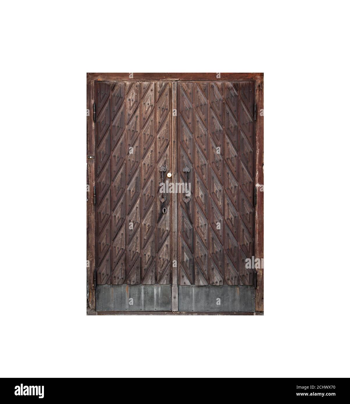 Porte en bois antique avec intempéries isolée sur fond blanc Banque D'Images