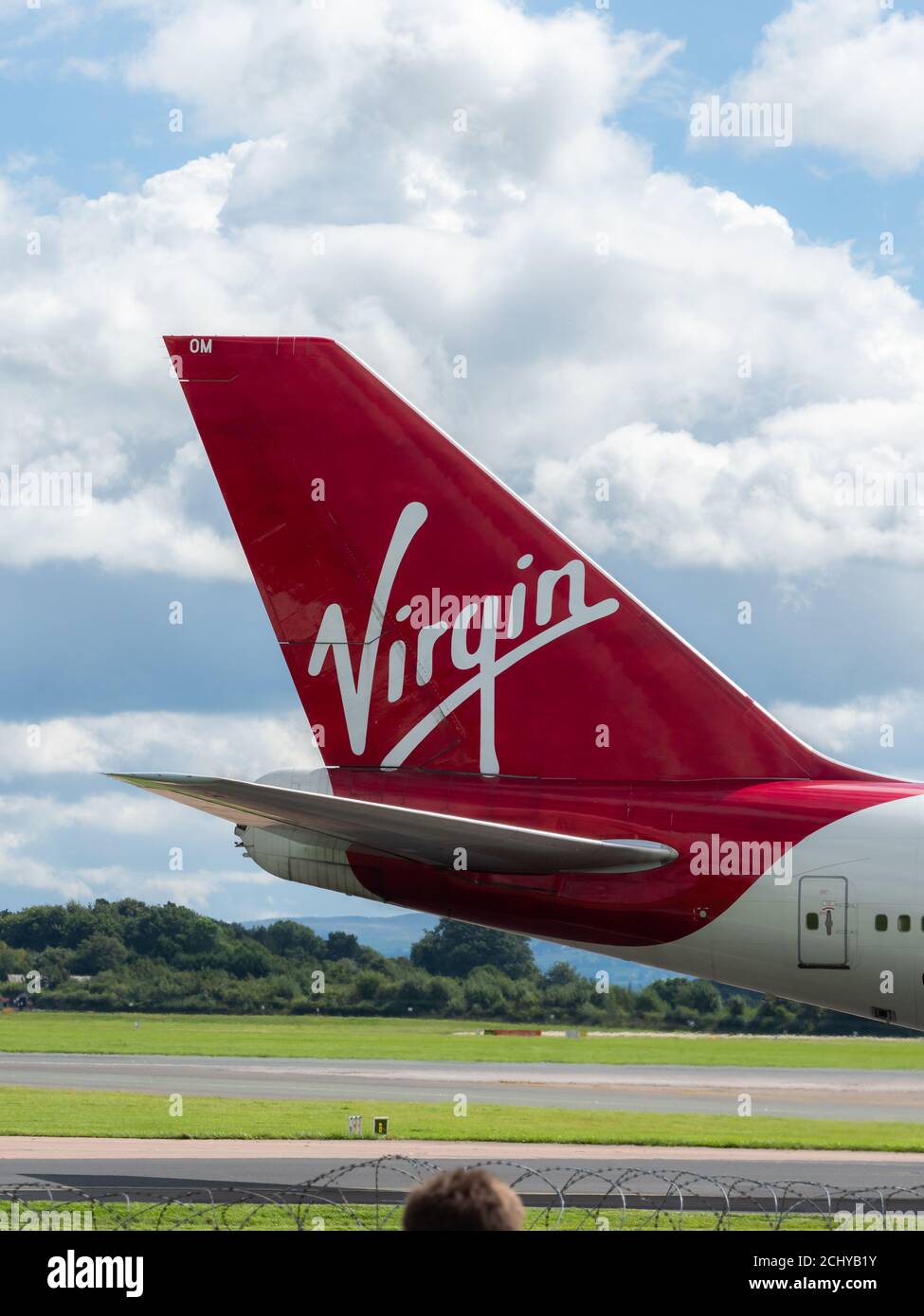 Le vol de départ à la retraite de Virgin Atlantics Boeing 747 - 400 Nommée Barbarella au départ de l'aéroport de Manchester en direction de Heathrow Banque D'Images