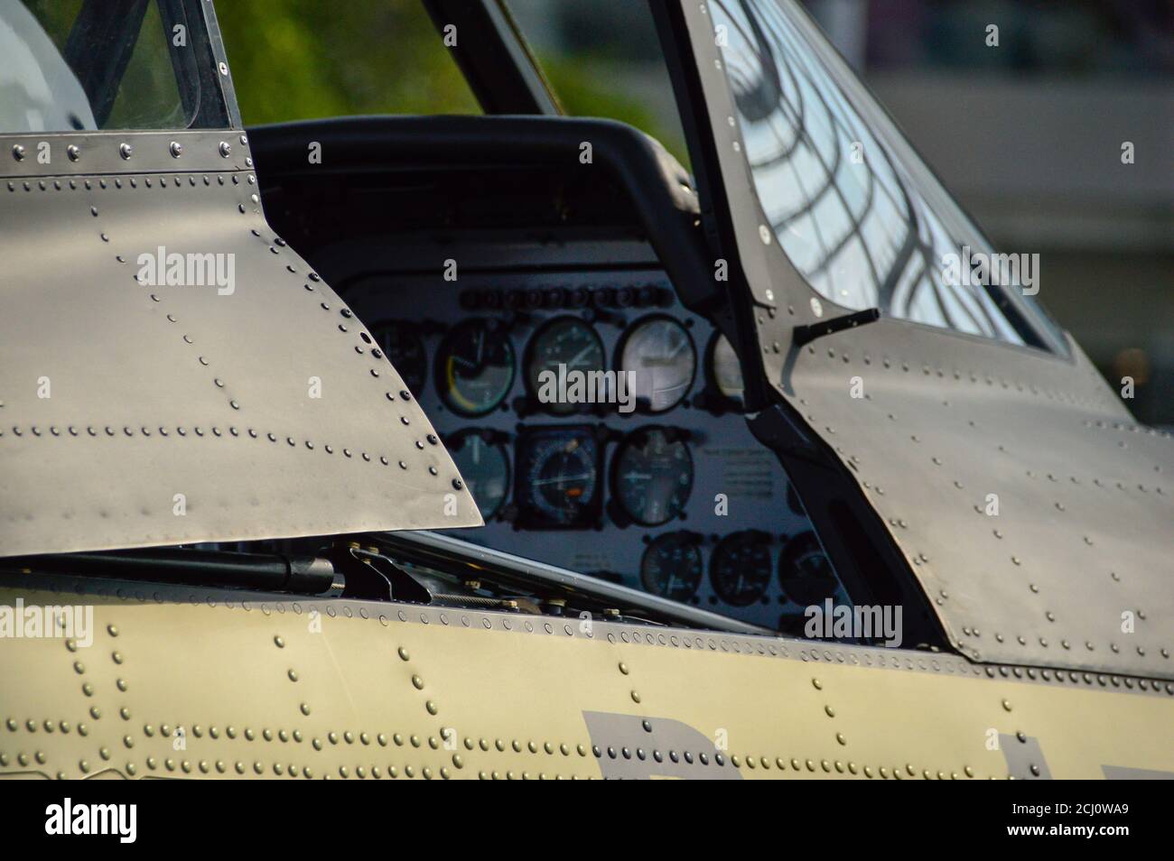 Hangar-7, Flughafen Salzburg, Sammlung historischer Flugzeuge, Helikopter und Formel-1-Rennwagen von Dietrich Mateschitz am 13.9.2020 Banque D'Images