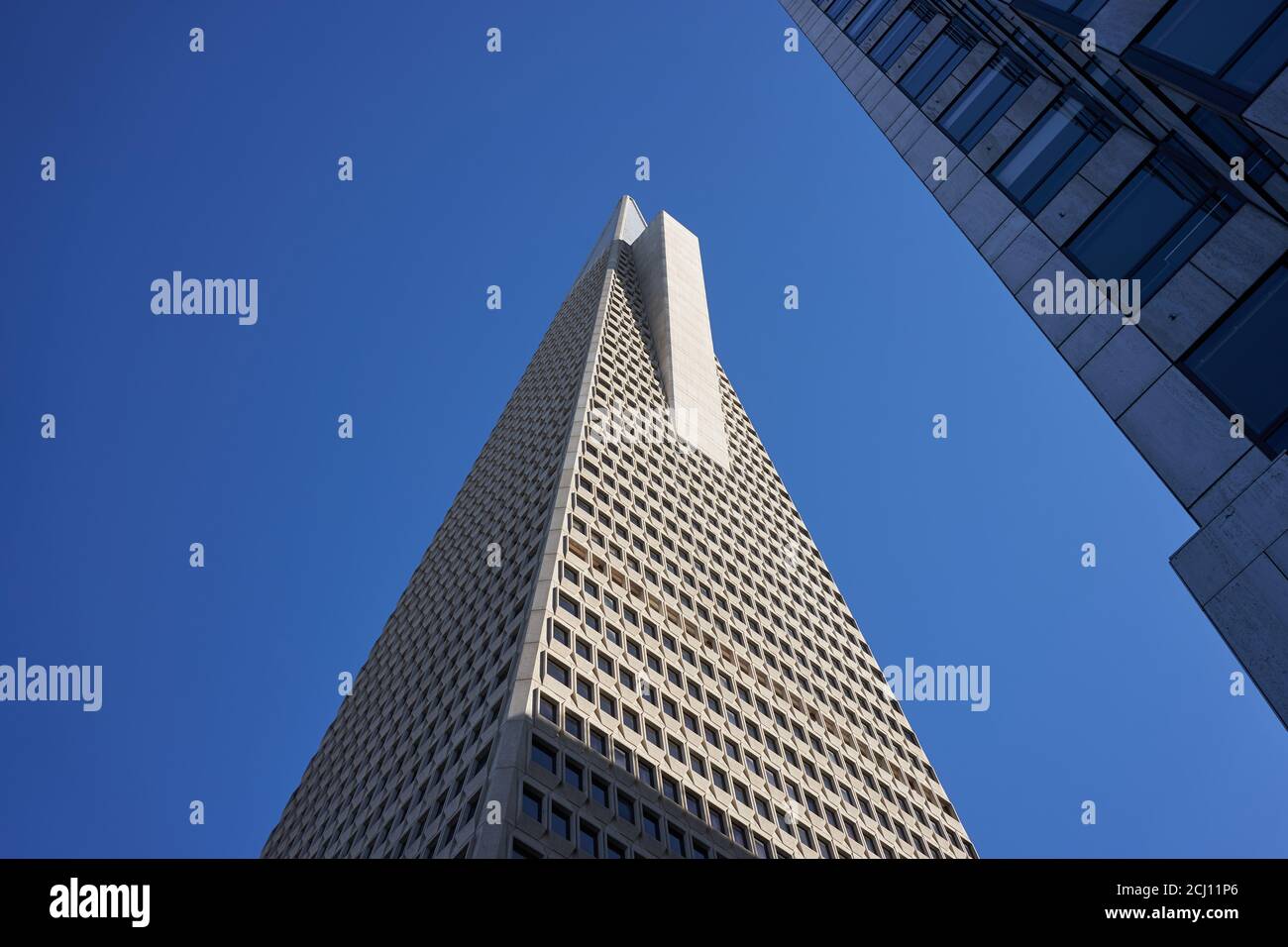 Détails architecturaux de la Pyramide Transamerica, gratte-ciel de style Brutaliste en forme de triangle conçu par l'architecte William Pereira. Banque D'Images