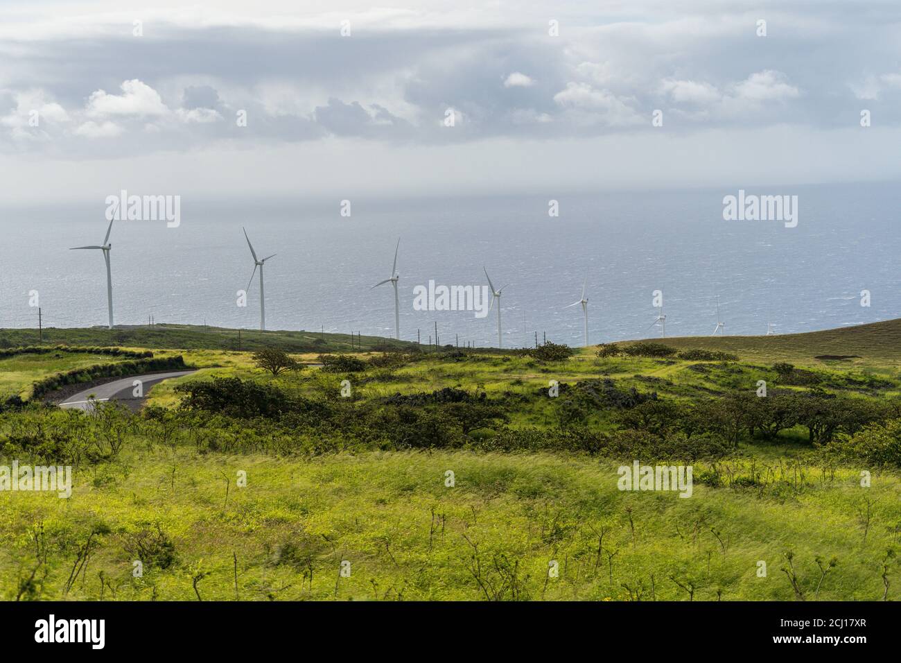 générateurs électriques à énergie éolienne le long de la côte d'hawaï Banque D'Images