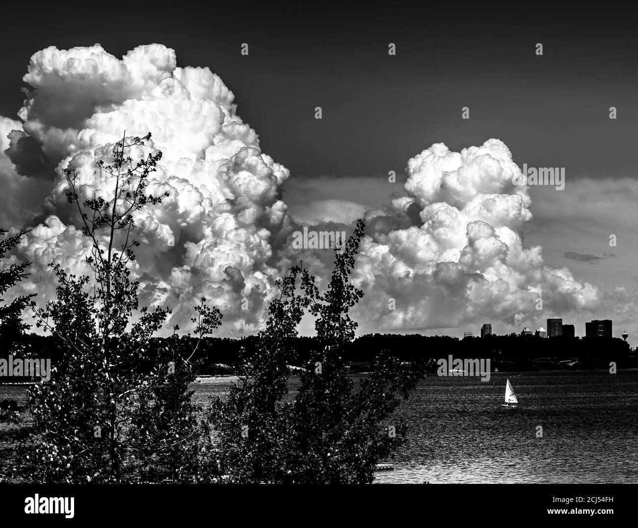 Les nuages de tempête building Banque D'Images