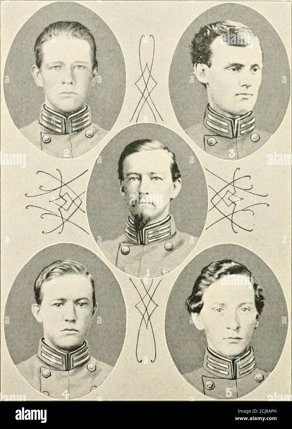 . Histoires des divers régiments et bataillons de Caroline du Nord, dans la grande guerre 1861-'65 . dship; et comment leurs vies se beraient à l'appel du devoir! Quel courage magnifique; le patriotisme bien-être! La souffrance qu'ils portaient, le devoir qu'ils ont formé, et la mort qu'ils ont affronté et rencontré; tout cela pour la défense de la terre chère de la vieille maison; tout cela pour la gloire et l'honneur de la Caroline du Nord. Comme ils étaient fidèles à toi, guardtoi leurs noms et leur gloire, grande vieille mère de nous tous. Dans le temps qui vient, les fils Ifthy apprendront la leçon de leur vie héroïque inspirée et de leurs actes déclarés, alors pas sur Banque D'Images