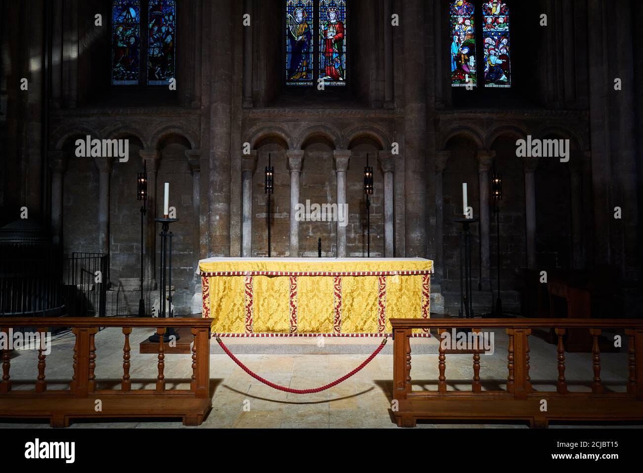 Autel sur le transept nord dans la cathédrale chrétienne construite par norman à Peterborough, en Angleterre. Banque D'Images