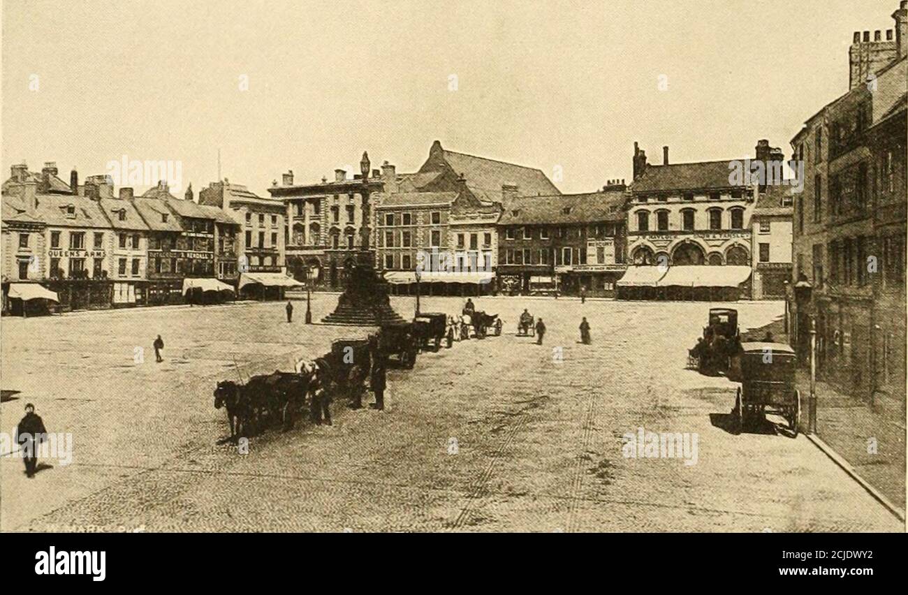 . Villes de Nouvelle-Angleterre et de la vieille Angleterre, Irlande et Écosse . Photographié d'un vieux imprimé de Henry Cooper cs* 5on gentillesse Ian Forbes-Robertson, Esq. VUE SUR LA PLACE DU MARCHÉ, NORTHAMPTON, ANGLETERRE R 1. D'une bonté pholotraphe Walter K. Walkms, Esq. PLACE DU MARCHÉ, NORTHAMPTON, ANGLETERRE UNE vue plus récente. NORTHAMPTON, MASSACHUSETTS 179 votre ville et le meilleur bien-être de ses habitants. Je demanderai également au Conseil de commande3 notre invitation à être dûment inscrite dans les registres de notre Borough, qui a reçu sa première charte du roi Richard I le Isth novembre, anno Domini, iiSg. J'ai le hono Banque D'Images