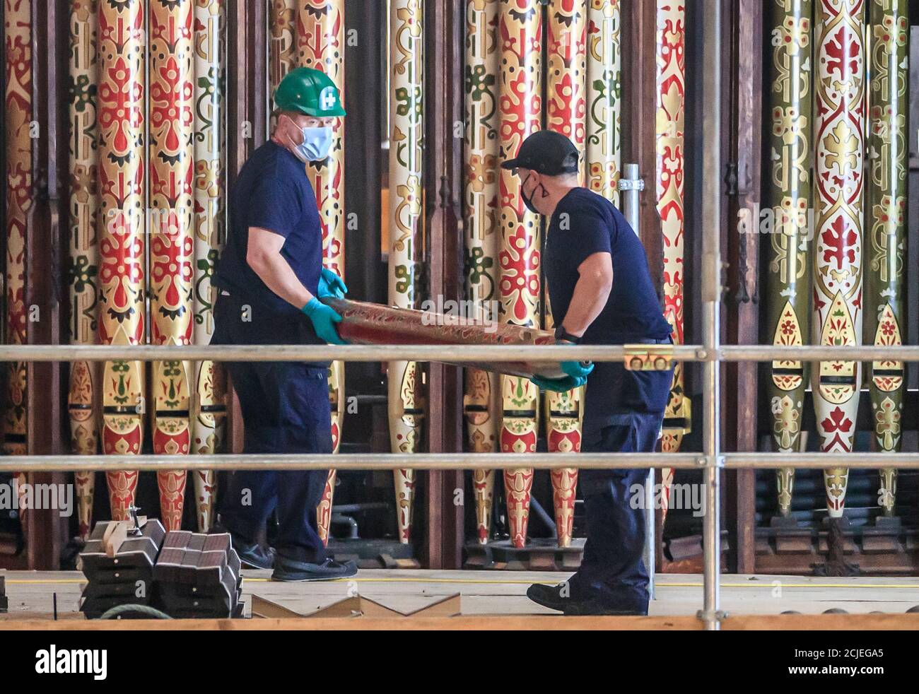 Les spécialistes des organes Harrison et Harrison commencent à travailler sur la phase finale de la restauration du Grand orgue à York Minster. Les nouveaux tuyaux remplacent les originaux datant des années 1830 et ont été restaurés pour s'adapter à leur conception distinctive. Une fois terminé, la rénovation de deux ans permettra de diffuser de la musique à la cathédrale pendant les 100 prochaines années. Banque D'Images