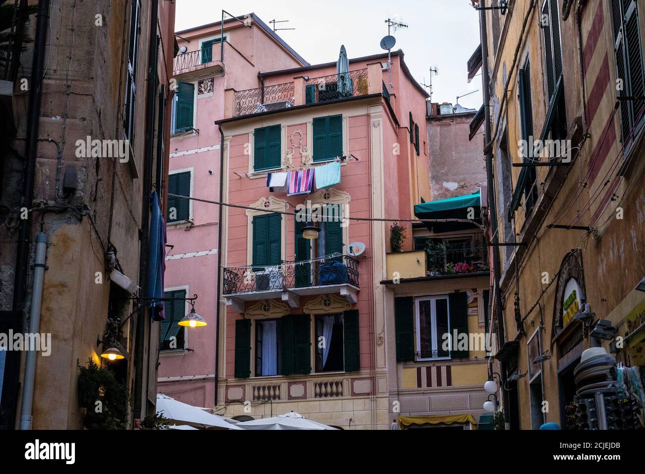 Monterosso al Mare, Italie - 8 juillet 2017 : vue sur les anciens bâtiments traditionnels de Monterosso al Mare, Cinque Terre Banque D'Images