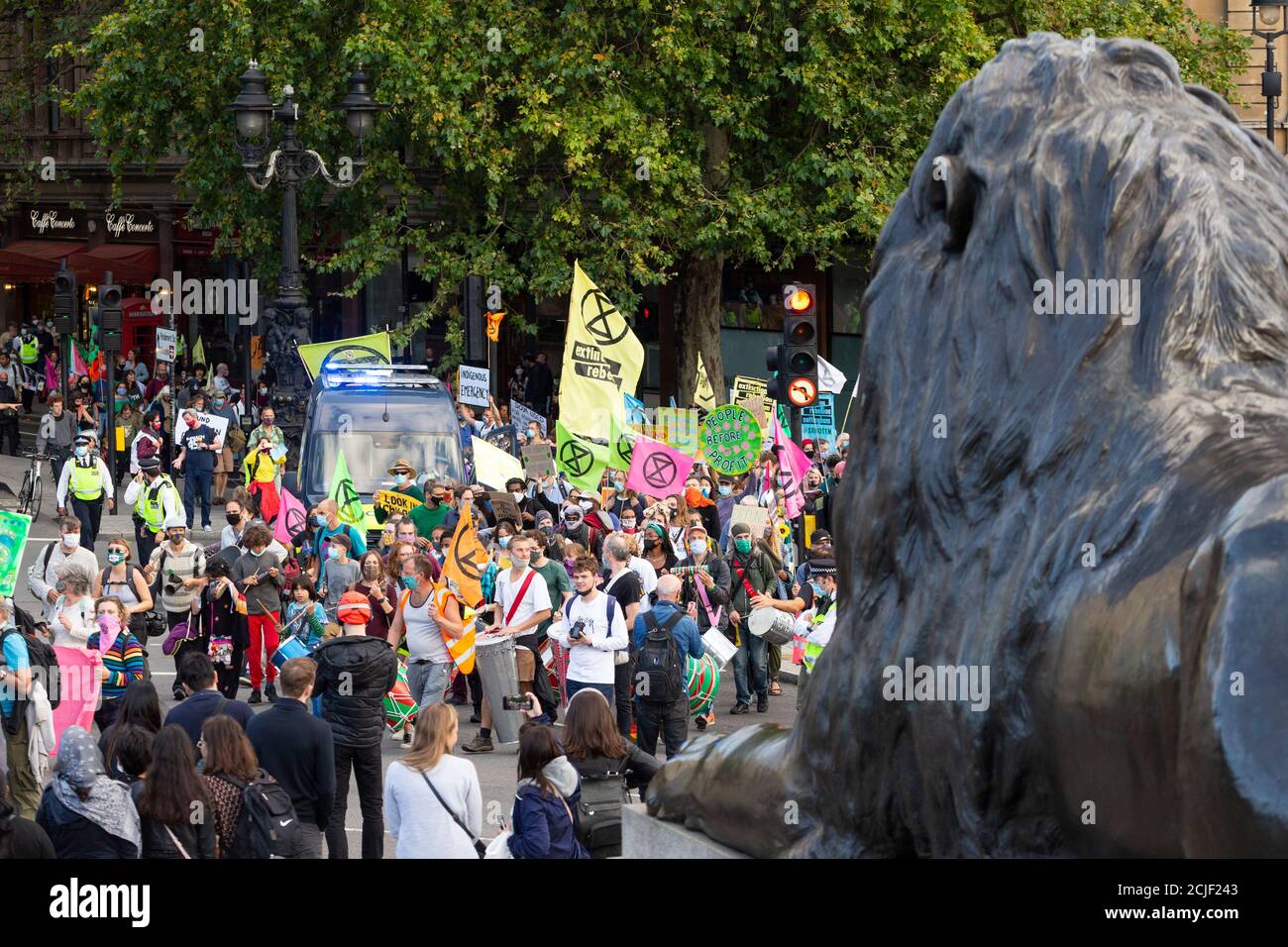Foule à la « Rebel for Amazonia » extinction Rebellion march on Indigenous Womens Day, Trafalgar Square, Londres, 5 septembre 2020 Banque D'Images