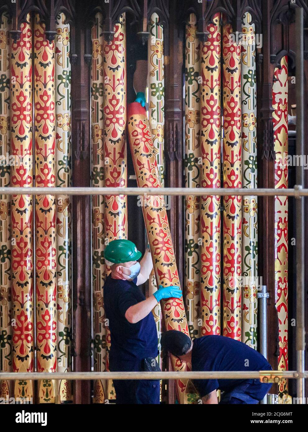 Les spécialistes des organes Harrison et Harrison commencent à travailler sur la phase finale de la restauration du Grand orgue à York Minster. Les nouveaux tuyaux remplacent les originaux datant des années 1830 et ont été restaurés pour s'adapter à leur conception distinctive. Une fois terminé, la rénovation de deux ans permettra de diffuser de la musique à la cathédrale pendant les 100 prochaines années. Banque D'Images