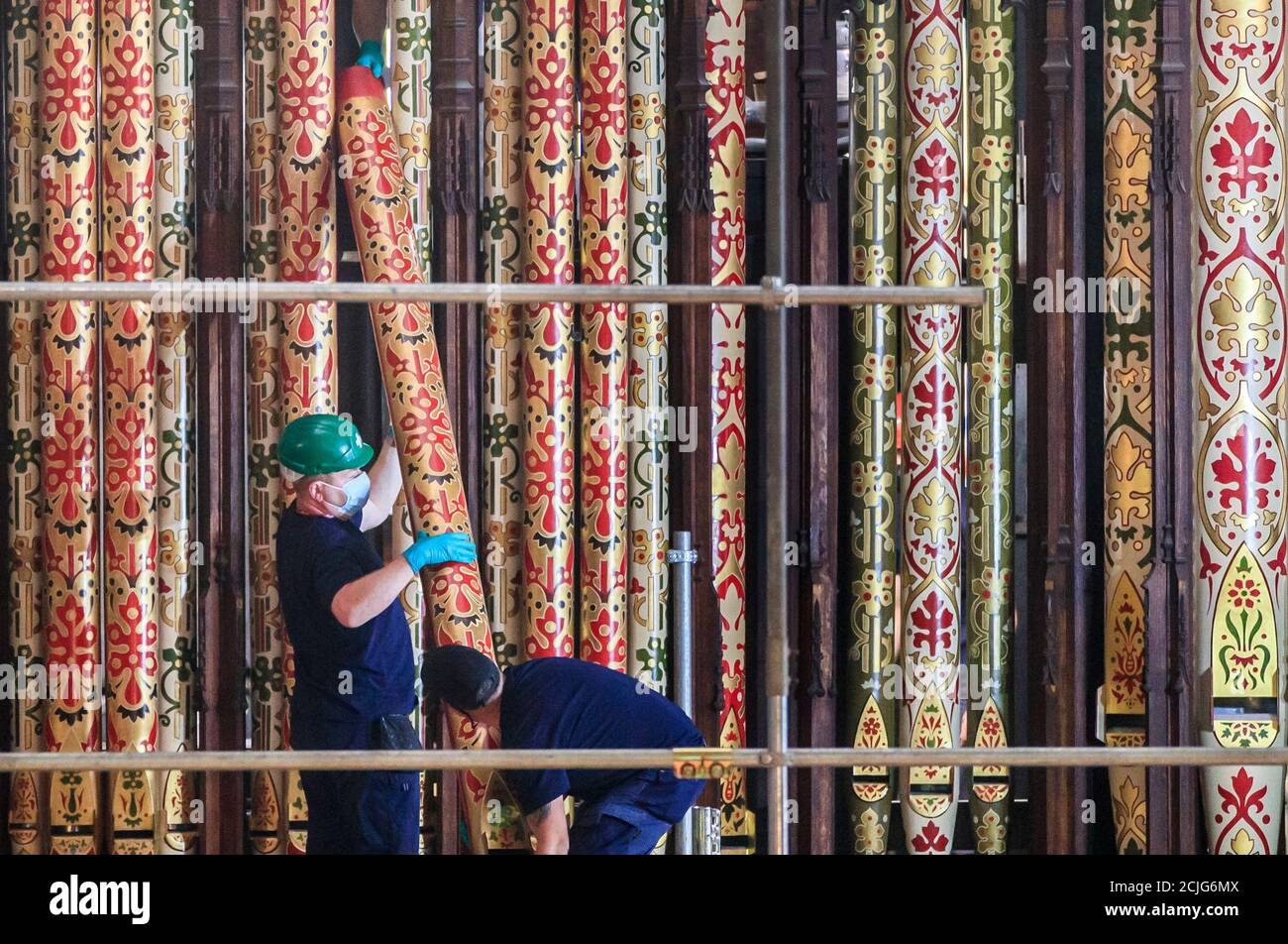Les spécialistes des organes Harrison et Harrison commencent à travailler sur la phase finale de la restauration du Grand orgue à York Minster. Les nouveaux tuyaux remplacent les originaux datant des années 1830 et ont été restaurés pour s'adapter à leur conception distinctive. Une fois terminé, la rénovation de deux ans permettra de diffuser de la musique à la cathédrale pendant les 100 prochaines années. Banque D'Images