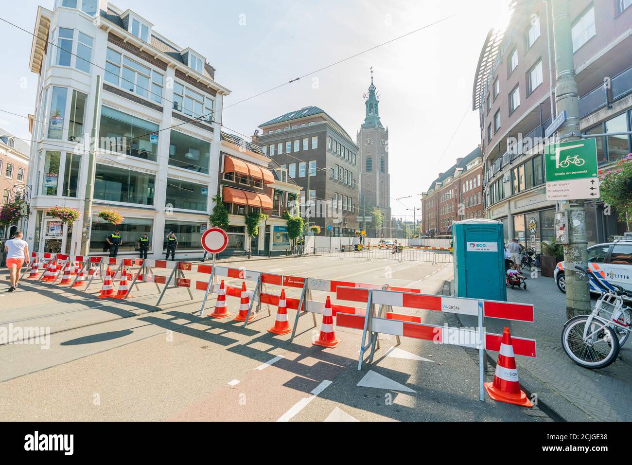 Den Haag, pays-Bas. 15 septembre 2020. DEN HAAG, 15-09-2020, préparation avant un Prinsjesdag 2020 inhabituel au centre de la Haye. Normalement, le Troonrede sera lu par le roi Willem Alexander dans le Ridderzaal, mais cette année l'événement se produira au Grote Kerk. Crédit : Pro Shots/Alamy Live News Banque D'Images