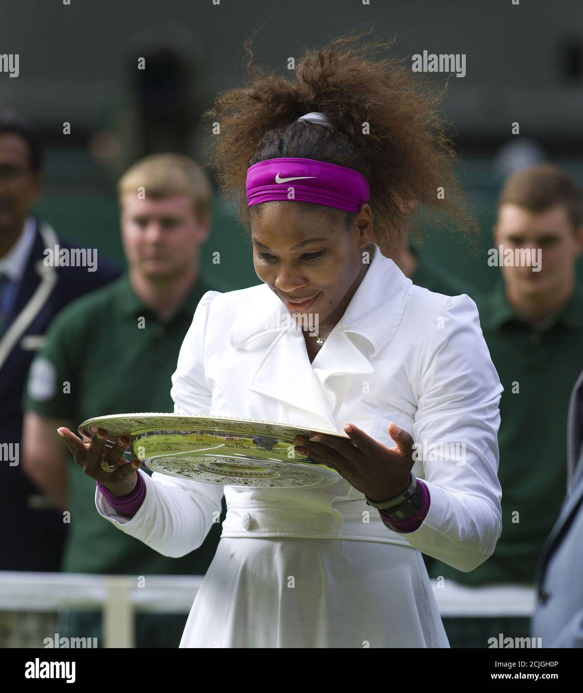 Serena Williams célèbre la victoire des Championnats de tennis finale de Wimbledon Ladies, Londres 30/6/2012 CITATION PIC : © MARK PAIN/ ALAMY Banque D'Images