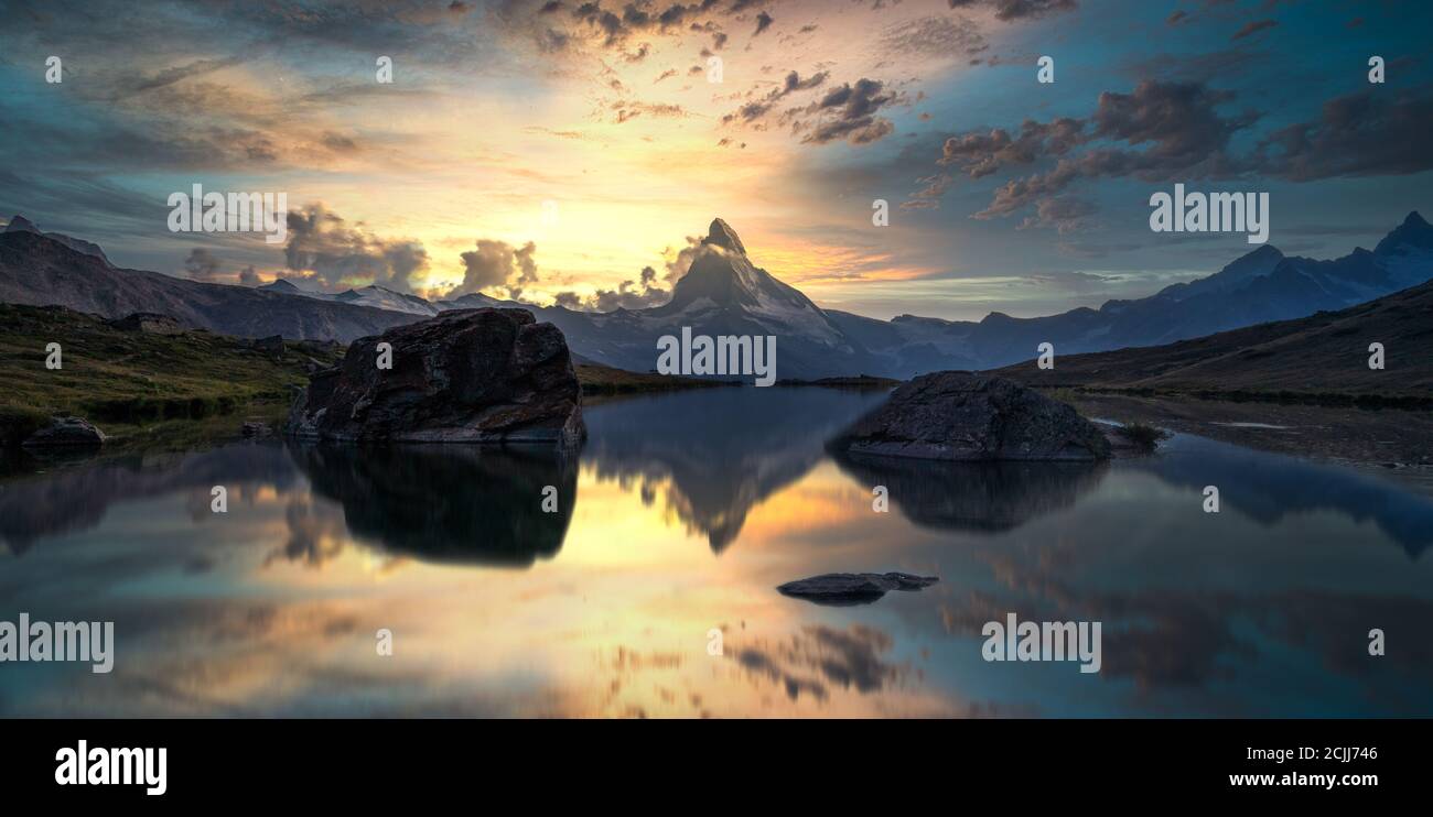 Lac Stellisee à Zermatt, Suisse au coucher du soleil avec un reflet du mont Cervino ou Matterhorn Banque D'Images