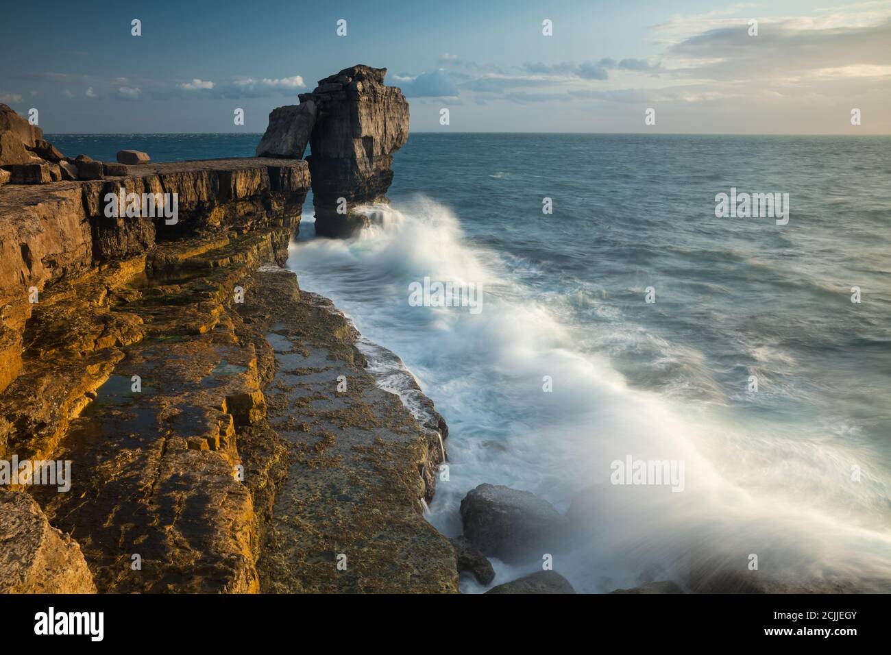 Pulpit Rock, Portland Bill, Jurassic Coast, Dorset, Angleterre, Royaume-Uni. Filtres Lee ; polariseur, 0.6 ND Grad soft, 4 ND proglass Banque D'Images