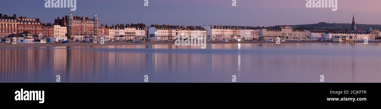 Weymouth Sea Front at Dawn, Jurassic Coast, Dorset, Angleterre, Royaume-Uni Banque D'Images