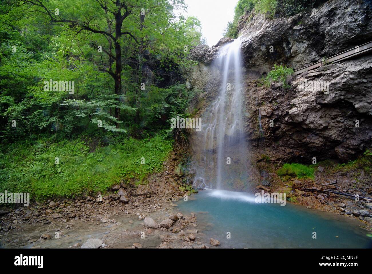 Cascade sur la rivière Asse Blieux dans le parc régional du Verdon Réserve naturelle Alpes-de-haute-Provence Provence France Banque D'Images