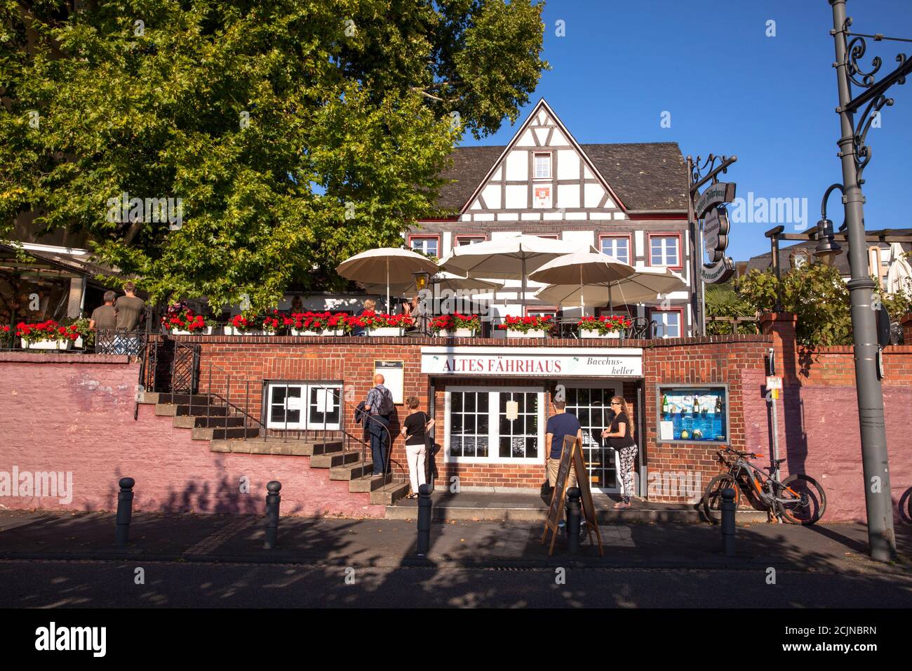 Restaurant Altes Faehrhaus à Koenigswinter sur le Rhin, Rhénanie-du-Nord-Westphalie, Allemagne. Restaurant Altes Faehrhaus à Koenigswinter am Rhein Banque D'Images