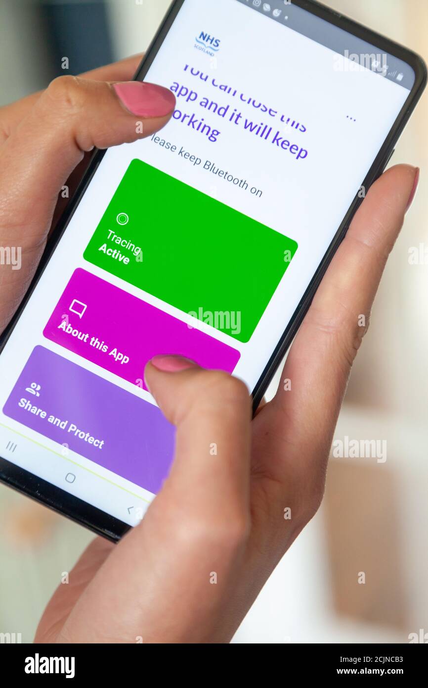 On a demandé aux habitants d'Écosse de télécharger l'application de recherche de contacts NHS Protect Scotland. Banque D'Images