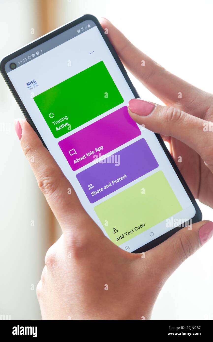 On a demandé aux habitants d'Écosse de télécharger l'application de recherche de contacts NHS Protect Scotland. Banque D'Images