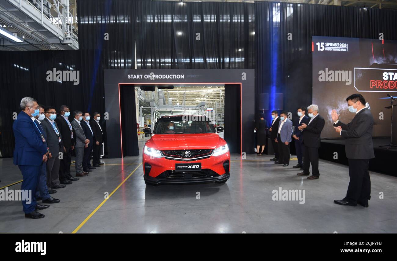 (200915) -- TANJUNG MALIM, 15 septembre 2020 (Xinhua) -- le véhicule utilitaire sport X50 de Proton sort de la chaîne de production de son usine de Tanjung Malim, en Malaisie, le 15 septembre 2020. Le constructeur automobile national malaisien Proton a lancé mardi le véhicule utilitaire sport X50 (SUV) dans le cadre du partenariat avec Geely, en Chine. (Proton/Handout via Xinhua) Credit: Xinhua/Alay Live News Banque D'Images