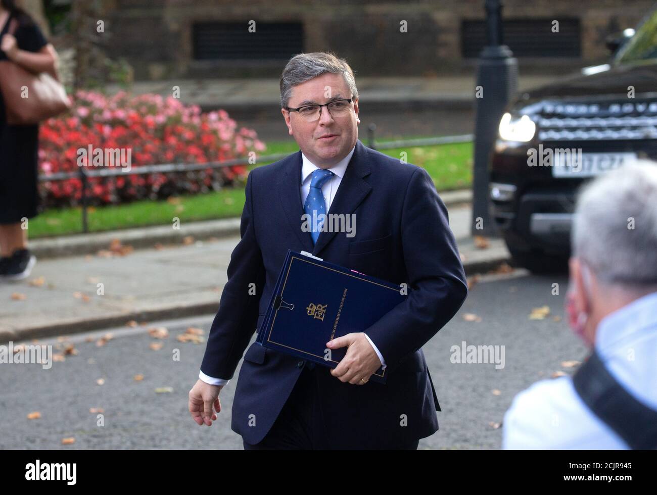 Londres, Royaume-Uni. 15 septembre 2020. Robert Buckland, Lord Chancelier et Secrétaire d'État à la Justice, arrive à Downing Street pour la réunion du Cabinet. Credit: Tommy London/Alay Live News Banque D'Images