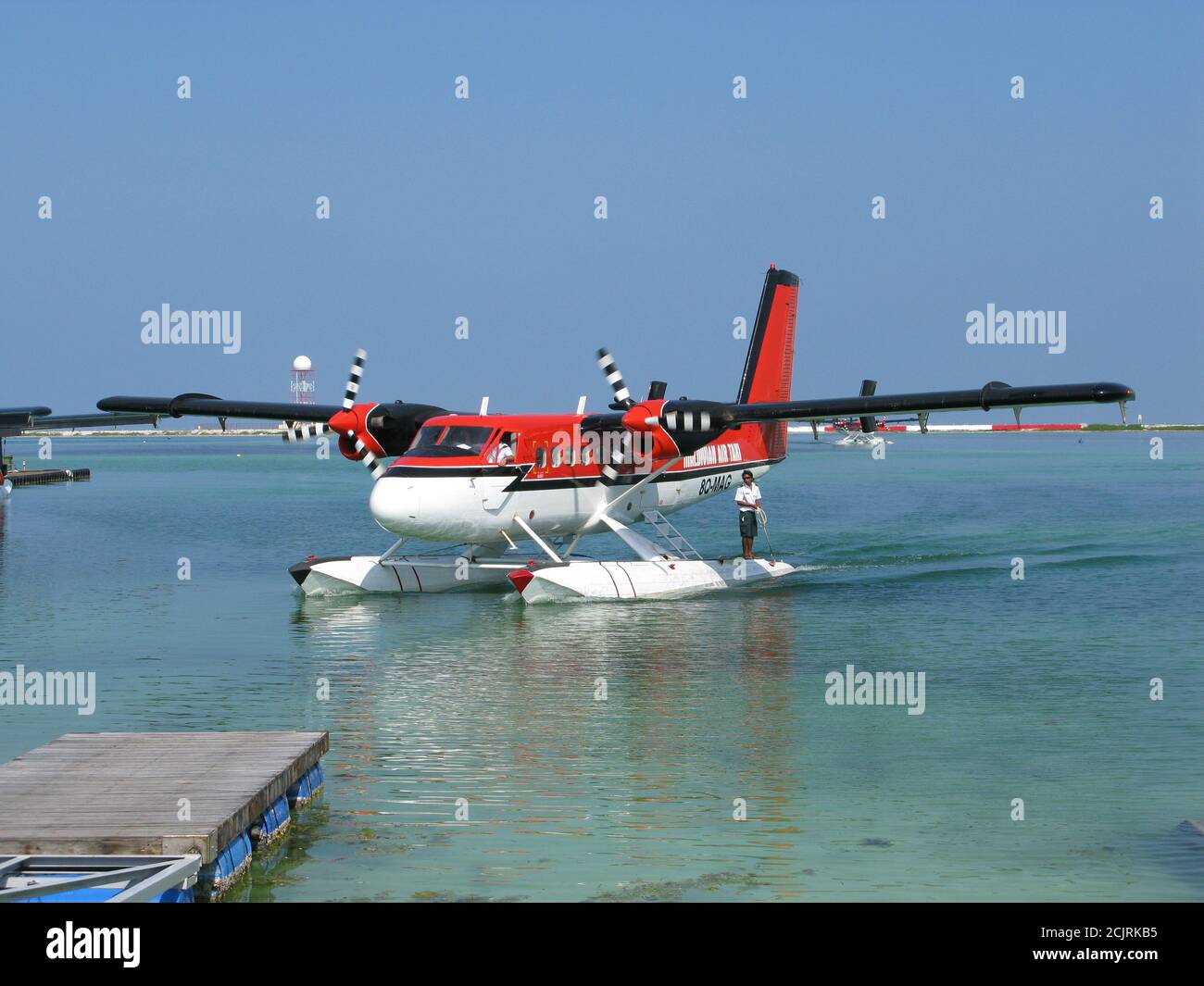 Un avion de taxi aérien maldivien arrive pour amarrer au port de l'aéroport de Maldive dans les îles Maldive. 03 novembre 2008. Photo: Neil Turner Banque D'Images
