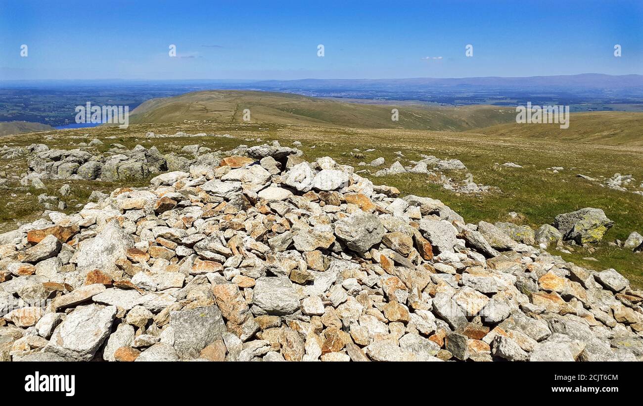 En regardant vers Ullswater et l'Eden Valley depuis High Raise dans le Lake District, au Royaume-Uni. Banque D'Images