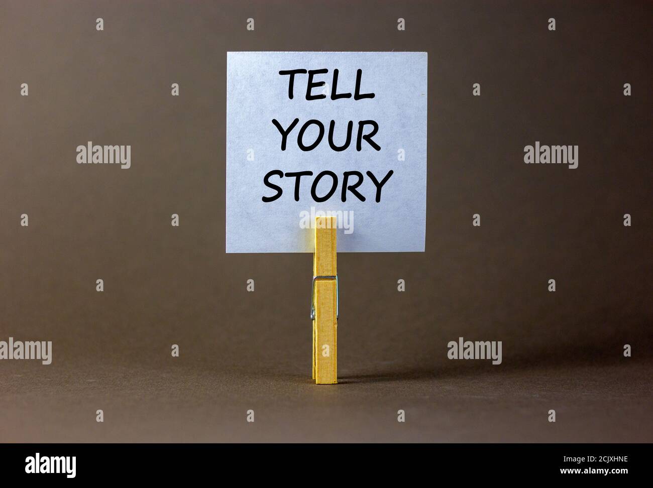 Livre Blanc Avec Texte Tell Your Story Clip Sur Une Epingle A Linge En Bois Magnifique Fond Gris Concept D Entreprise Copier L Espace Photo Stock Alamy Livre Blanc Avec Texte Tell Your Story Clip Sur Une Epingle A Linge En Bois Magnifique Fond Gris Concept D Entreprise Copier L Espace Photo Stock Alamy