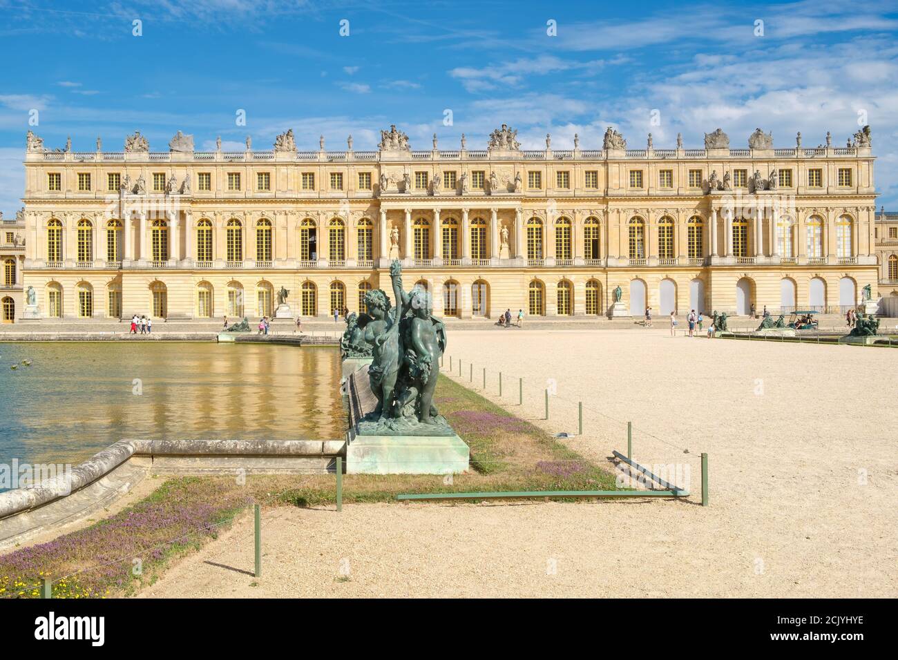 Le château royal de Versailles près de Paris sur un beau Jour d'été en France Banque D'Images