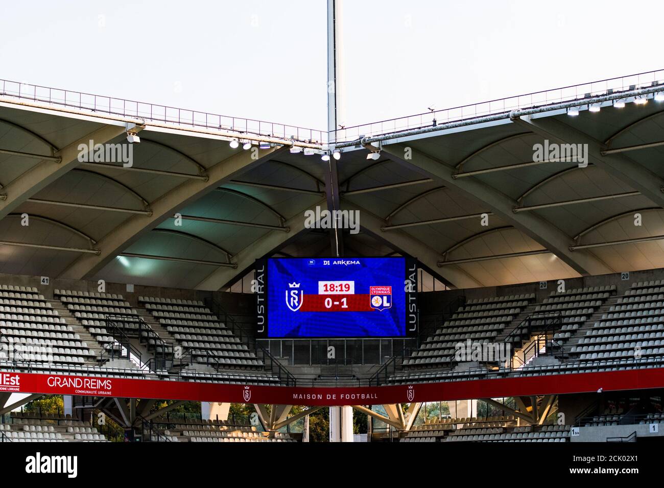 Le stade vide lors du match de football D1 Arkema du championnat de France féminin entre le Stade de Reims et l'Olympique Lyonnais le 11 septembre 2020 Banque D'Images