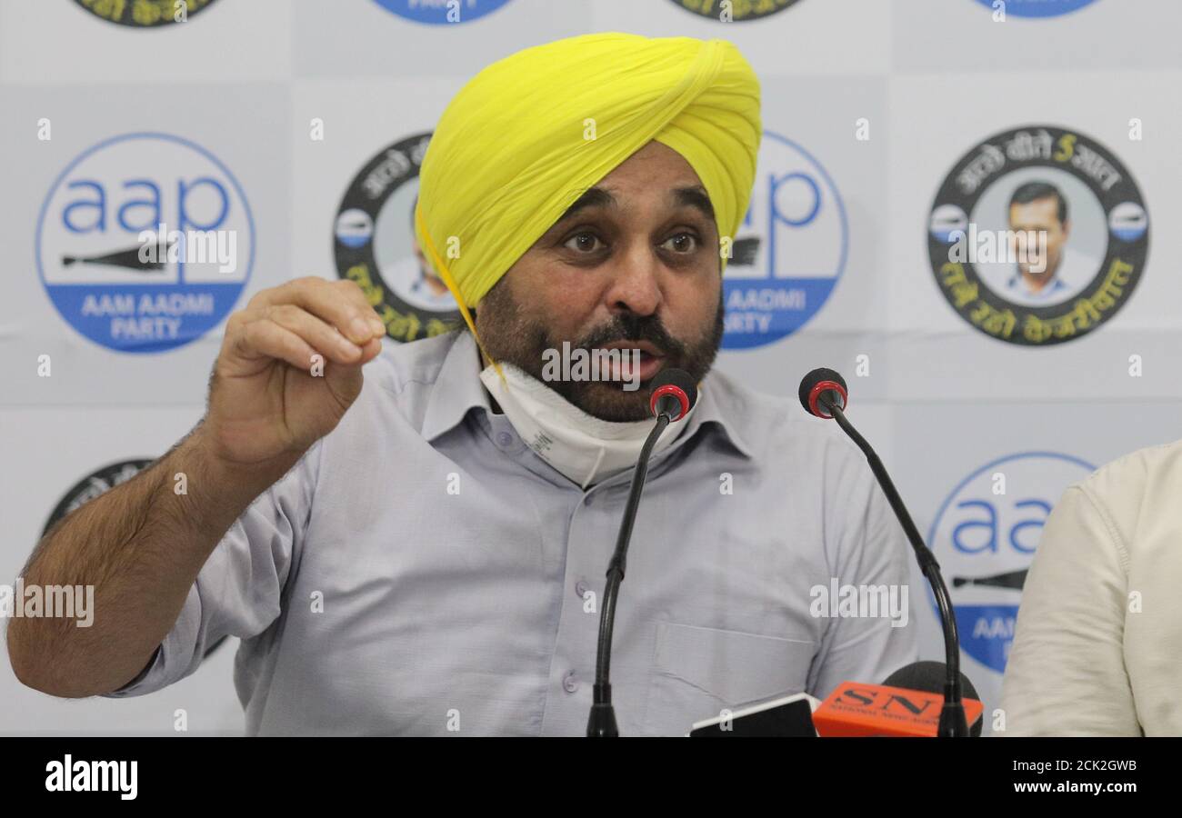 Le parti AAM Aadmi (AAP) Lok Sabha membre du Parlement, Bhagwant Maan, parle lors d'une conférence de presse contre la loi anti-agriculteur, ordonnance sur le commerce des produits agricoles (promotion et facilitation), 2020. Le parti AAM Aadmi s'oppose à ces projets de loi tant dans Lok Sabha que dans Rajya Sabha. Banque D'Images