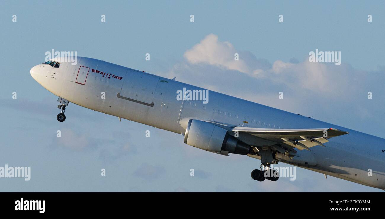 Richmond, Colombie-Britannique, Canada. 24 août 2020. Un Boeing 767-300ER de Kalitta Air (N764CK), converti pour transporter des marchandises, prend son départ de l'aéroport international de Vancouver. Crédit : Bayne Stanley/ZUMA Wire/Alay Live News Banque D'Images