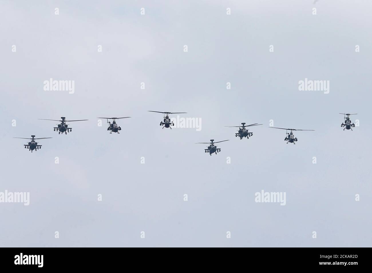 LES hélicoptères D'attaque APACHE et AH-1W Super Cobra PARTICIPENT à L'exercice militaire annuel Han Kuang à Penghu, Taïwan, le 25 mai 2017. REUTERS/Tyrone Siu Banque D'Images