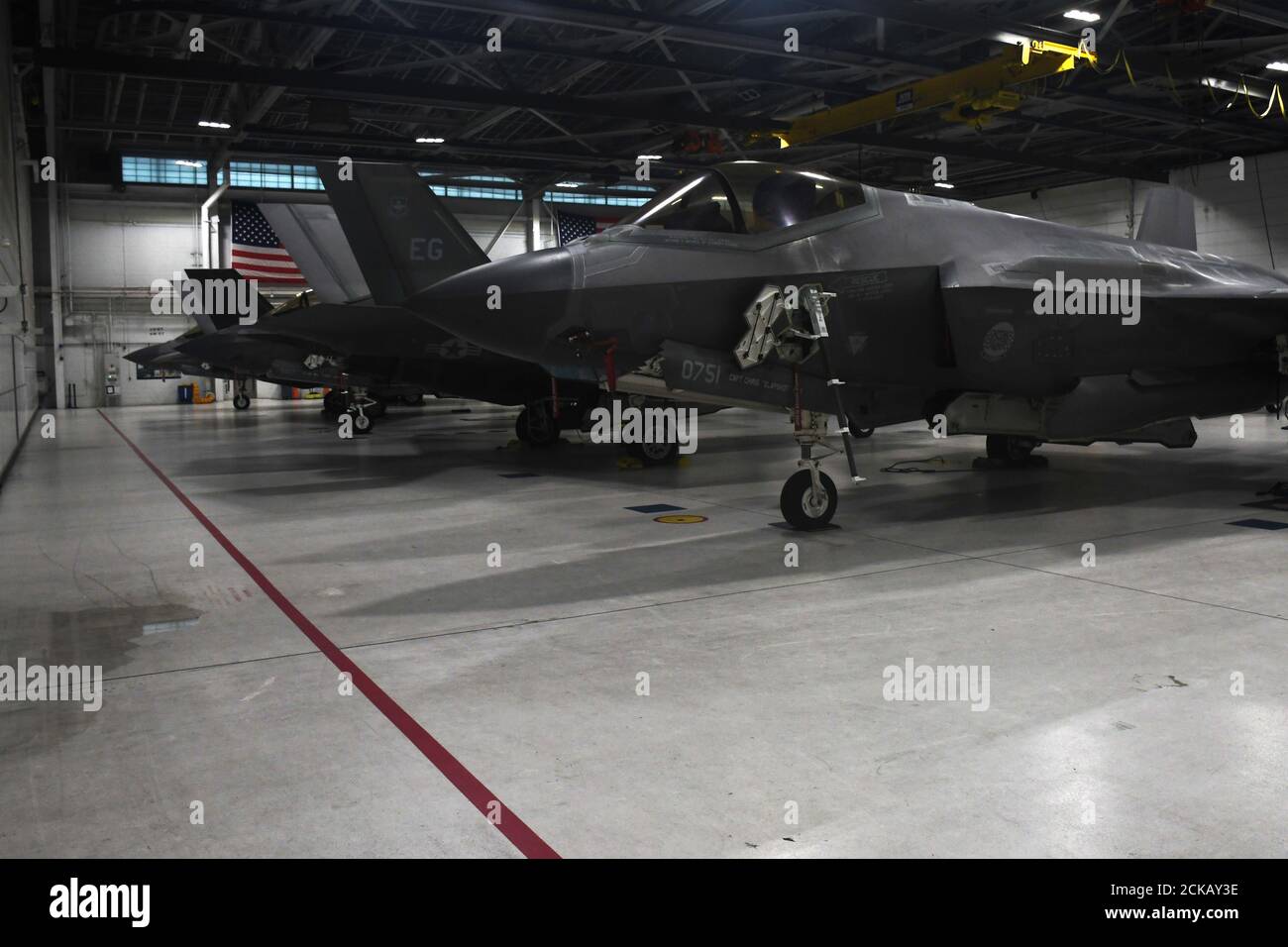 Les F-35A Lightning II sont stockés dans un hangar à la base aérienne d'Eglin, Floride le 14 septembre 2020. Les jets sont stockés par mesure de précaution lorsqu'un ouragan entrant pourrait affecter l'AFB d'Eglin. (É.-U. Photo de la Force aérienne par Heather Leveille, avière principale) Banque D'Images