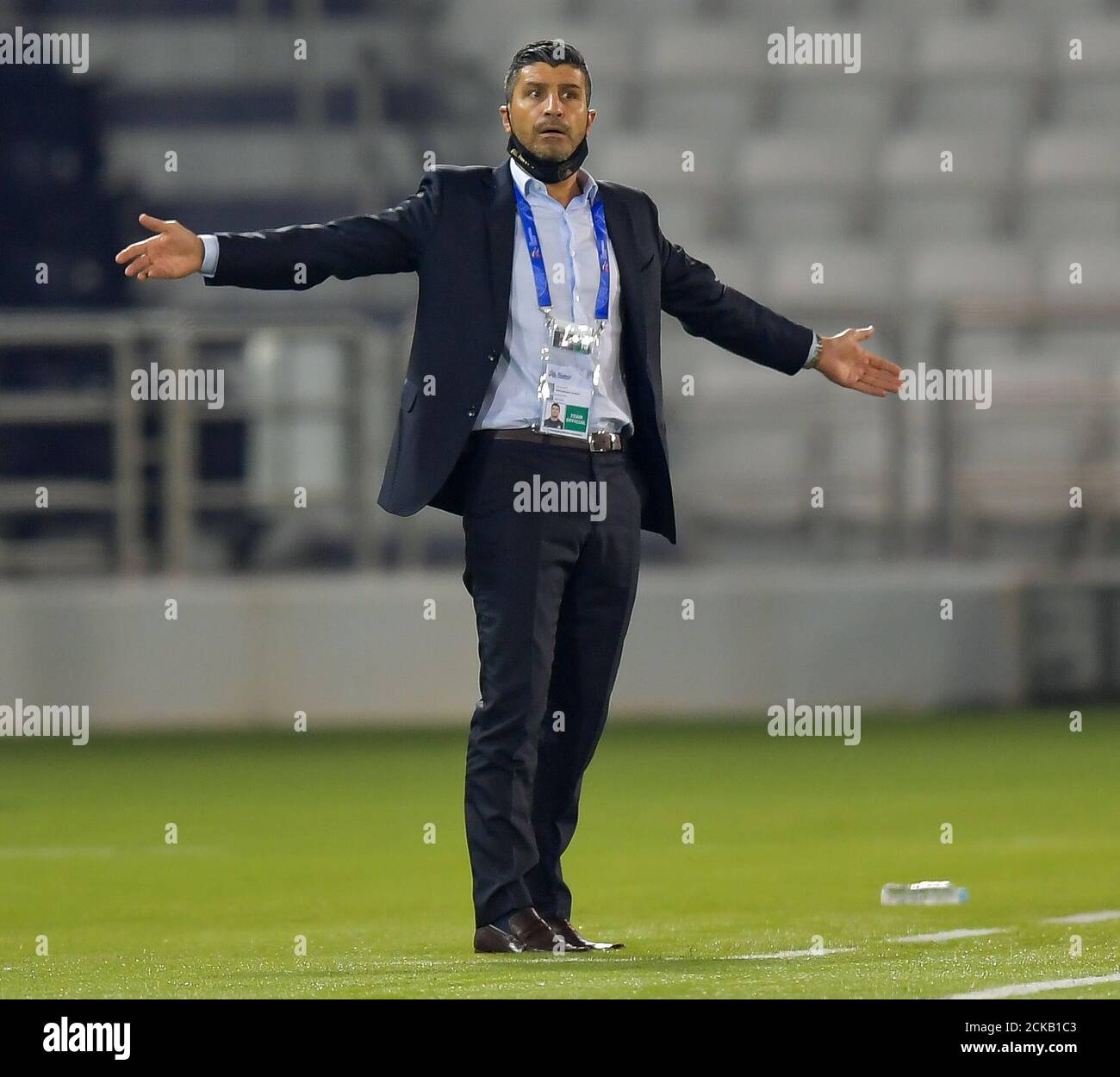 Doha, capitale du Qatar. 15 septembre 2020. Pedro Emanuel, entraîneur en chef du FC Al Ain, réagit lors du match de football du groupe D de la Ligue des champions asiatiques de l'AFC entre Al Sadd SC du Qatar et Al Ain FC des Émirats arabes Unis au stade Jassim Bin Hamad à Doha, capitale du Qatar, le 15 septembre 2020. Credit: Nikku/Xinhua/Alay Live News Banque D'Images