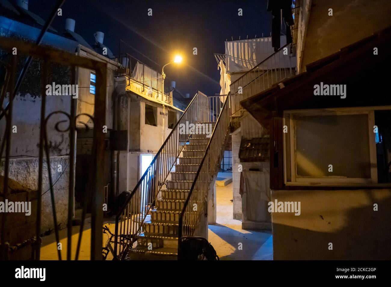 Entrée à Batei Broida dans le quartier religieux de Mekor Ou Makor Baruch dans Jérusalem-Ouest Israël Banque D'Images